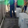 Proefessores supostamente estariam trabalhando na abertura de drenos, aponta denúncia (Foto: Arquivo Pessoal)