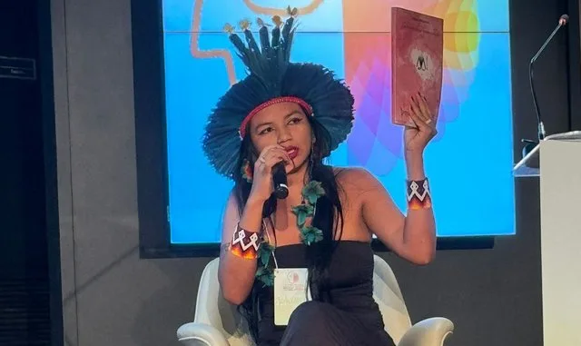 A oficina será ministrada por Jama Wapichana, multiartista indígena wapichana, com atuação como roteirista, diretora, produtora e pesquisadora (Foto: Divulgação)