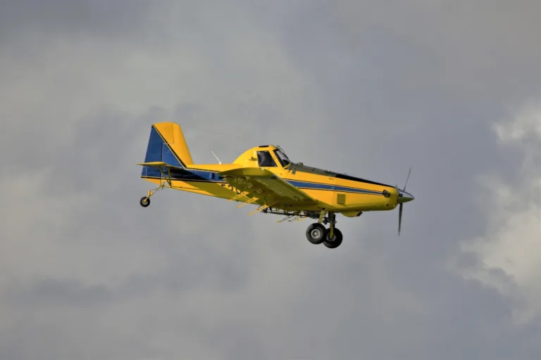 Avião de pequeno porte