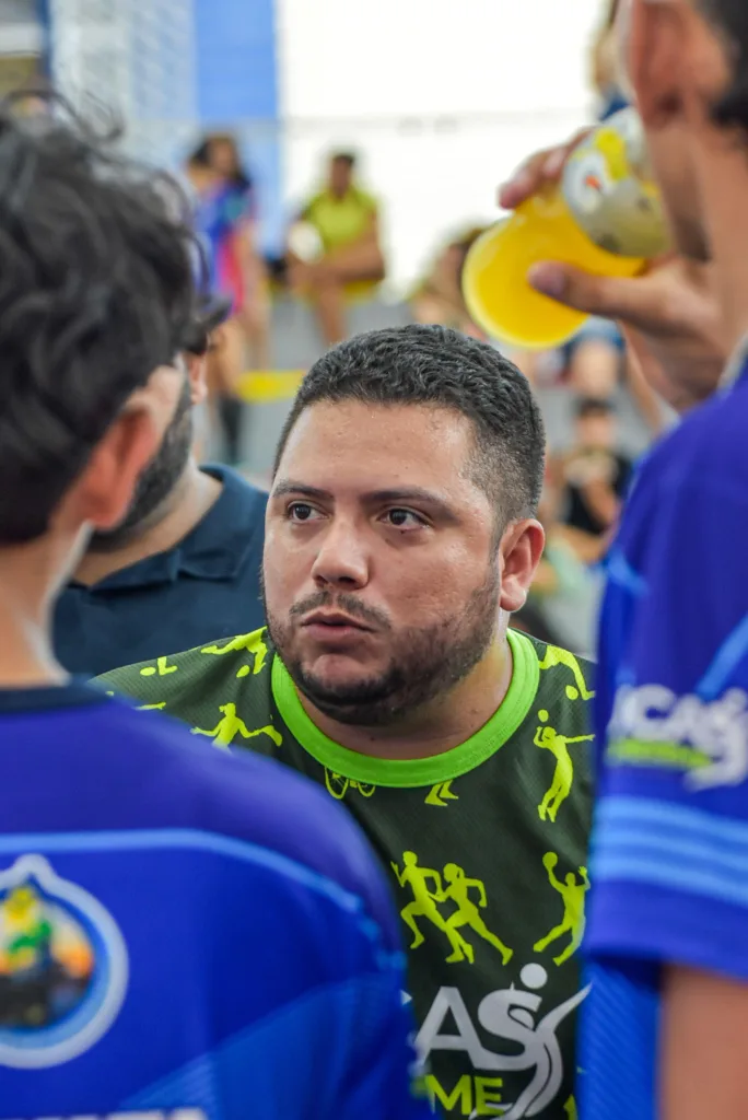Técnico Luis Guilherme, treinador da equipe