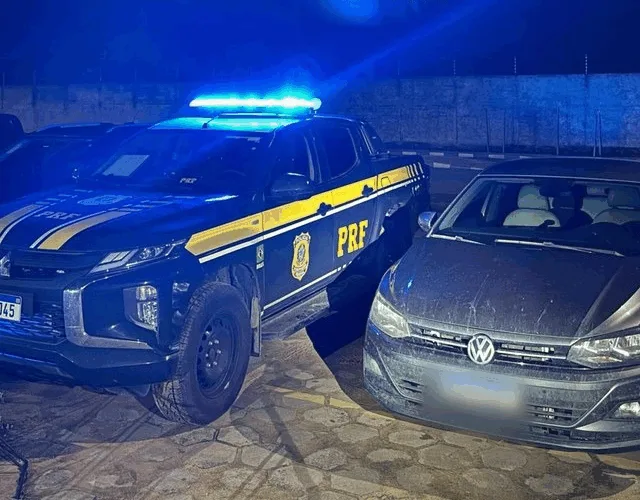 Veículo com restrição de furto foi recuperado pela PRF durante fiscalização em Boa Vista, na BR-174. (Foto: Divulgação/PRF)
