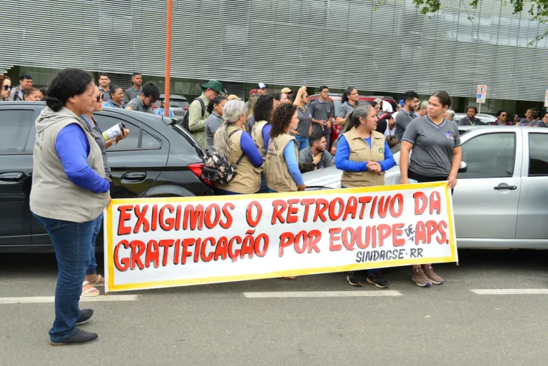 Agentes comunitários de saúde em protesto na Prefeitura