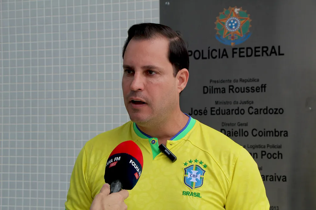 O deputado federal Nicoletti na superintendência da PF em Roraima (Foto: Wenderson Cabral/FolhaBV)