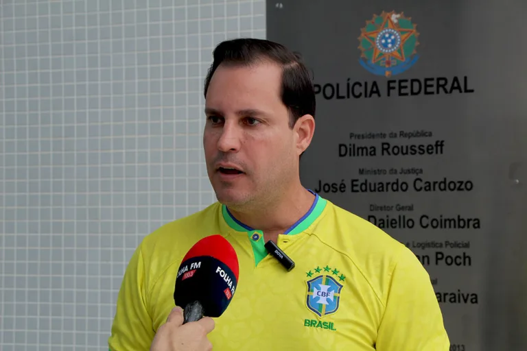 O deputado federal Nicoletti na superintendência da PF em Roraima (Foto: Wenderson Cabral/FolhaBV)