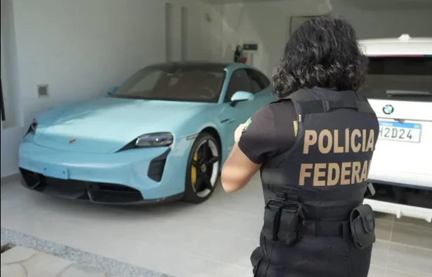 A apreensão da BMW X1 branca foi no Lago Sul de Brasília, em 23 de abril, ainda na primeira fase da operação que apura fraudes bilionárias no INSS. Foto: reprodução