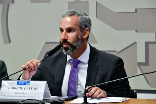O diretor-geral do DNIT, Fabrício Galvão, durante reunião da Comissão de Agricultura e Reforma Agrária do Senado (Foto: Waldemir Barreto/Agência Senado)
