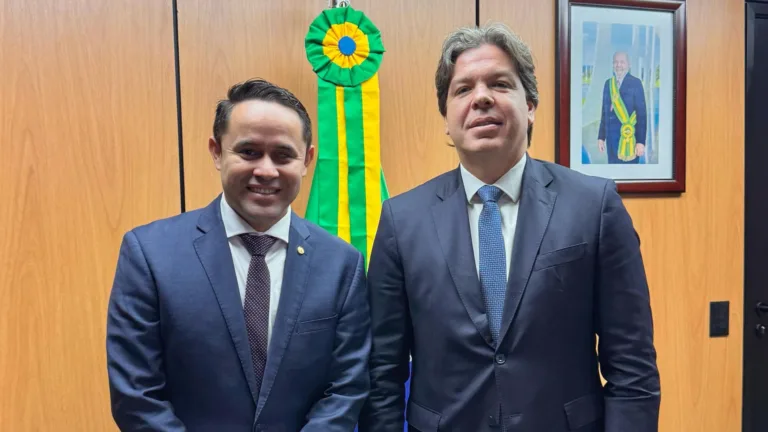 O deputado Gabriel Mota com o ministro das Comunicações, Frederico Siqueira Filho