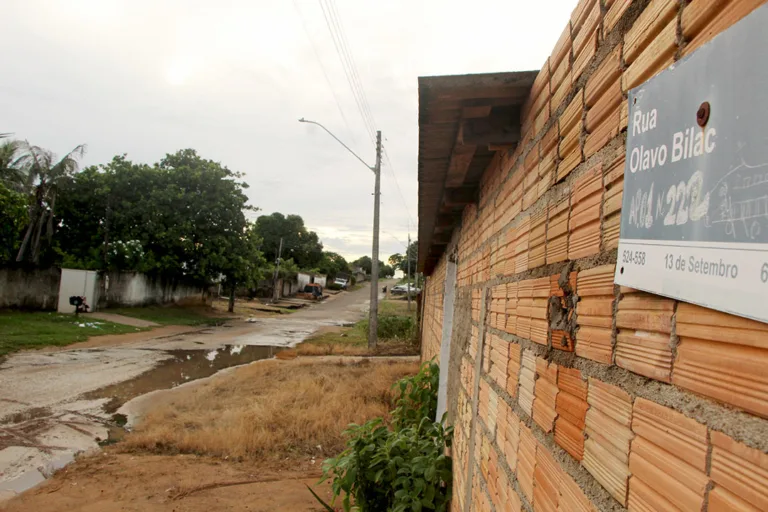 A rua é conhecida pela desova de corpos (Foto: Wenderson Cabral/FolhaBV) 