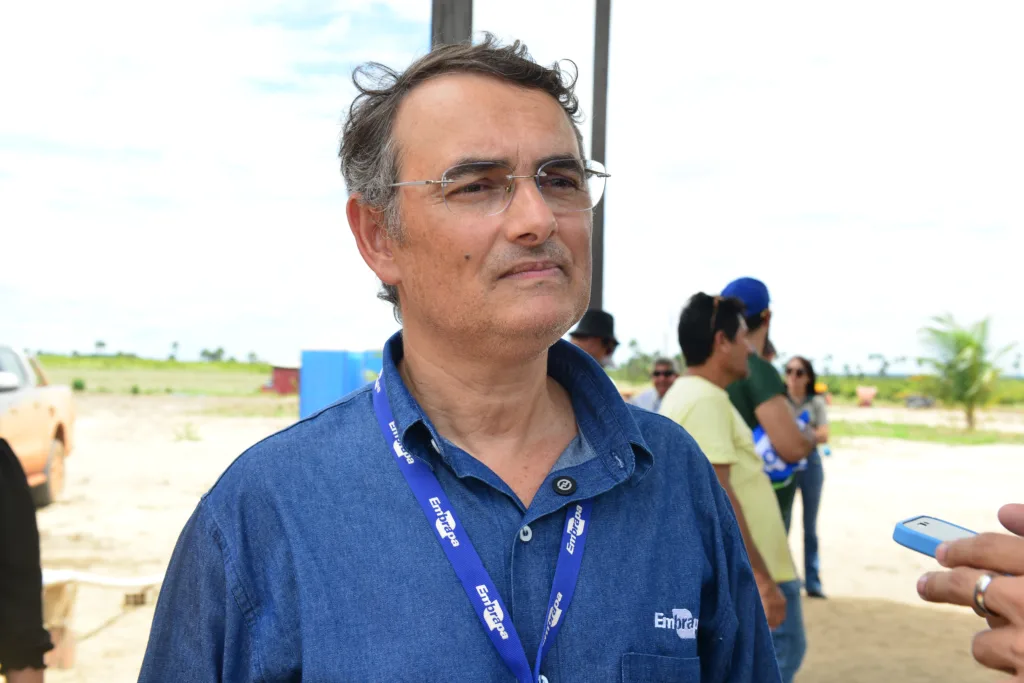 Pesquisador em Fitopatologia Marlon Martins detalhou os principais problemas fitossanitários que podem comprometer a produção e a qualidade do caju (Foto: Nilzete Franco/FolhaBV)