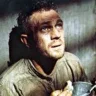 O filme, baseado no livro de Henri Charrière, marcou gerações com sua denúncia das condições brutais do sistema prisional francês (Foto: Divulgação)