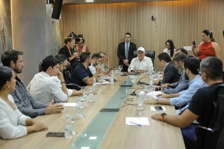 Proposta foi apresentada pela Comissão Especial da Assembleia Legislativa (ALE-RR) durante reunião nesta segunda-feira (12), com representantes do governo e dos candidatos. (Foto: Divulgação)