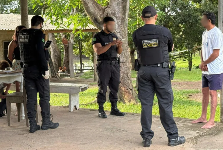 Policiais civis e agentes do Gaeco, do MPRR, durante cumprimento da megaoperação Fim de Dança