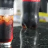 A acidez dos refrigerantes — com pH próximo ao do vinagre — pode causar erosão do esmalte dos dentes e favorecer problemas gastrointestinais (Foto Divulgação)