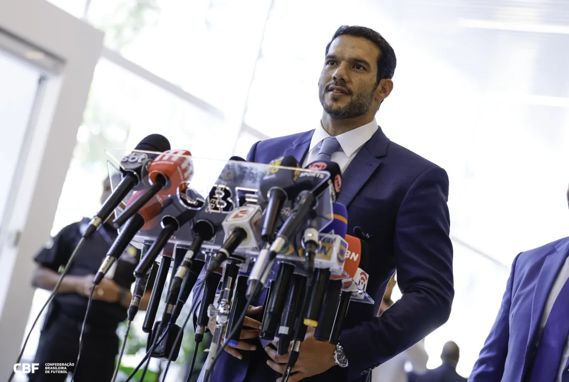 O presidente da CBF, Samir Xaud, concede entrevista coletiva na CBF após a eleição