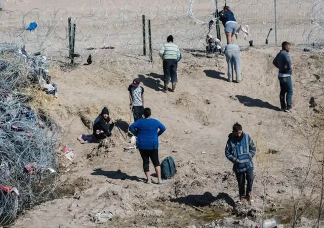 8.400 pessoas foram detidas em abril ao tentar cruzar a fronteira com o México sem autorização legal (Foto Getty Images)