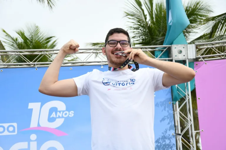 Leonardo Portela com a medalha de prata. (Foto: Sinpol-RR)