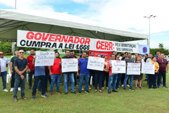 Manifestação ocorreu na praça do Centro Cívico, em frente ao Palácio Senador Hélio Campos - Foto: Nilzete Franco/Folha BV