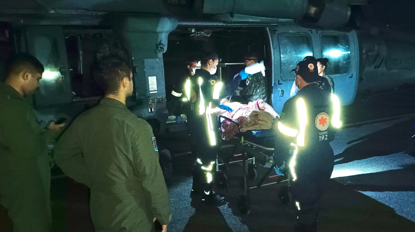 Momento do resgate (Foto: Exército Brasileiro) 
