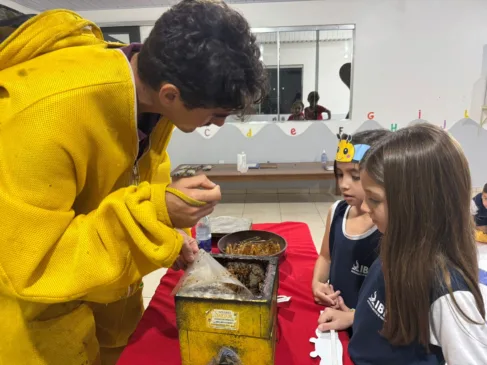 Programa leva conhecimentos sobre apicultura a estudantes de Boa Vista