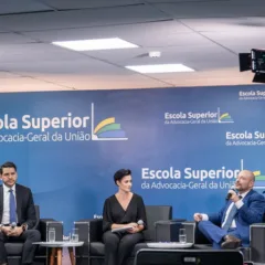 Participaram da live, o Ministro da Advocacia-Geral da União (AGU), Jorge Messias, e o presidente do INSS, Gilberto Waller Júnior. (Foto: GOV)