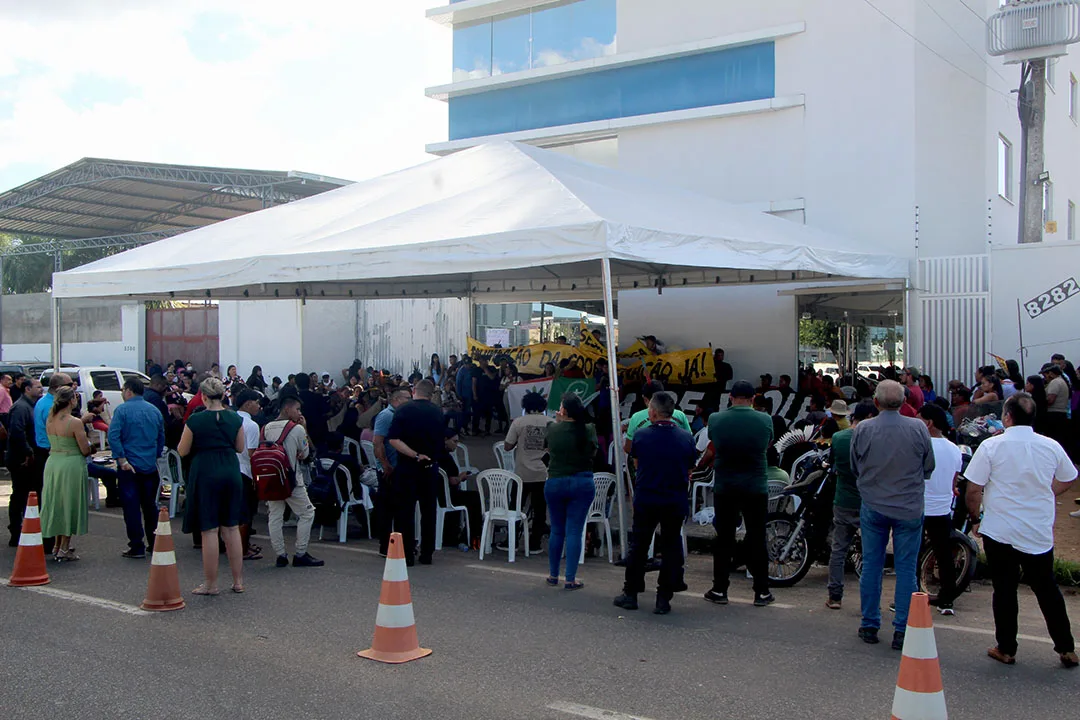 Acampamento de indígenas ligados ao CIR em frente ao Dsei Leste