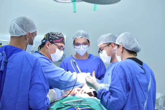 Um dos marcos desse processo foi a realização da primeira cirurgia de revascularização do miocárdio sem circulação extracorpórea no estado