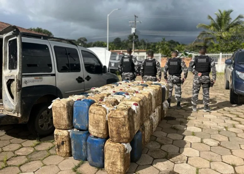 Combustível apreendido durante a operação Protetora de Fronteiras (Foto: Divulgação) 