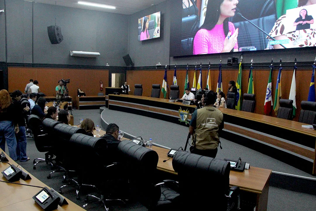 Reunião foi realizada nesta segunda-feita (9). (Foto: Wenderson Cabral)
