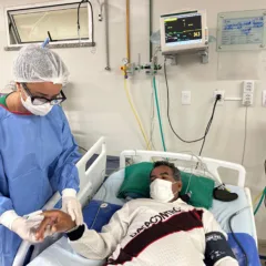 Francisco Pinheiro Ramos, de 64 anos, foi um dos pacientes que recebeu atendimento pelo HGR após apresentar sintomas repentinos em casa (Foto: ASCOM/SESAU)