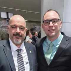 O presidente do SINFITO, Wagner Fagundes, e o presidente do COFFITO, Sandroval Torres. Foto: divulgação