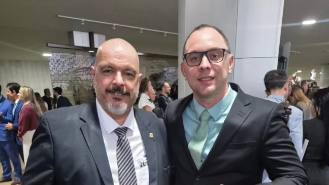 O presidente do SINFITO, Wagner Fagundes, e o presidente do COFFITO, Sandroval Torres. Foto: divulgação