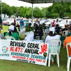 Servidores reivindicam um reajuste de 16,47% em seus salários. (Foto: Nilzete Franco/FOLHABV)