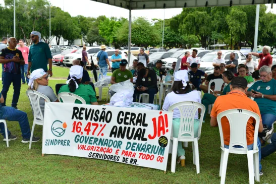 Servidores reivindicam um reajuste de 16,47% em seus salários. (Foto: Nilzete Franco/FOLHABV)