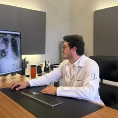 O Pneumologista destacou que a faixa etária mais afetada são os os extremos de idade, crianças e idosos. (Foto: Elane Oliveira)