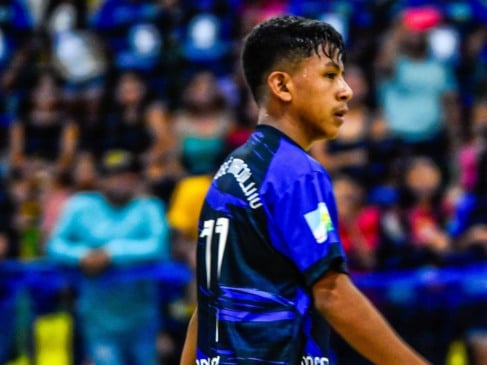 Antonny Henry, de 14 anos, faleceu após complicações decorrentes de uma lesão sofrida em quadra. (Foto: Instagram/@bs_oficialrr)