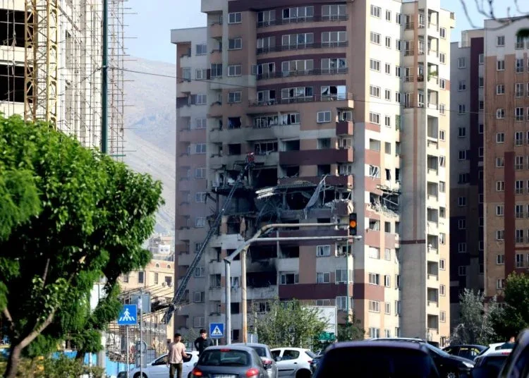 Israel bombardeia Irã