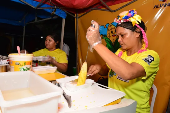 A empreendedora Miriam viu nos festejos juninos a oportunidade perfeita de ganhar dinheiro (Foto: Nilzete franco/FOLHA BV)