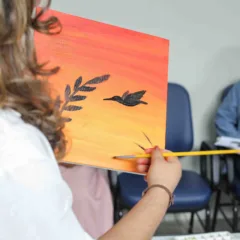 Escola do Legislativo completa 22 anos de atuação em Roraima, com oferta de cursos como o de pintura em telas e tecidos – Foto: Eduardo Andrade/ 