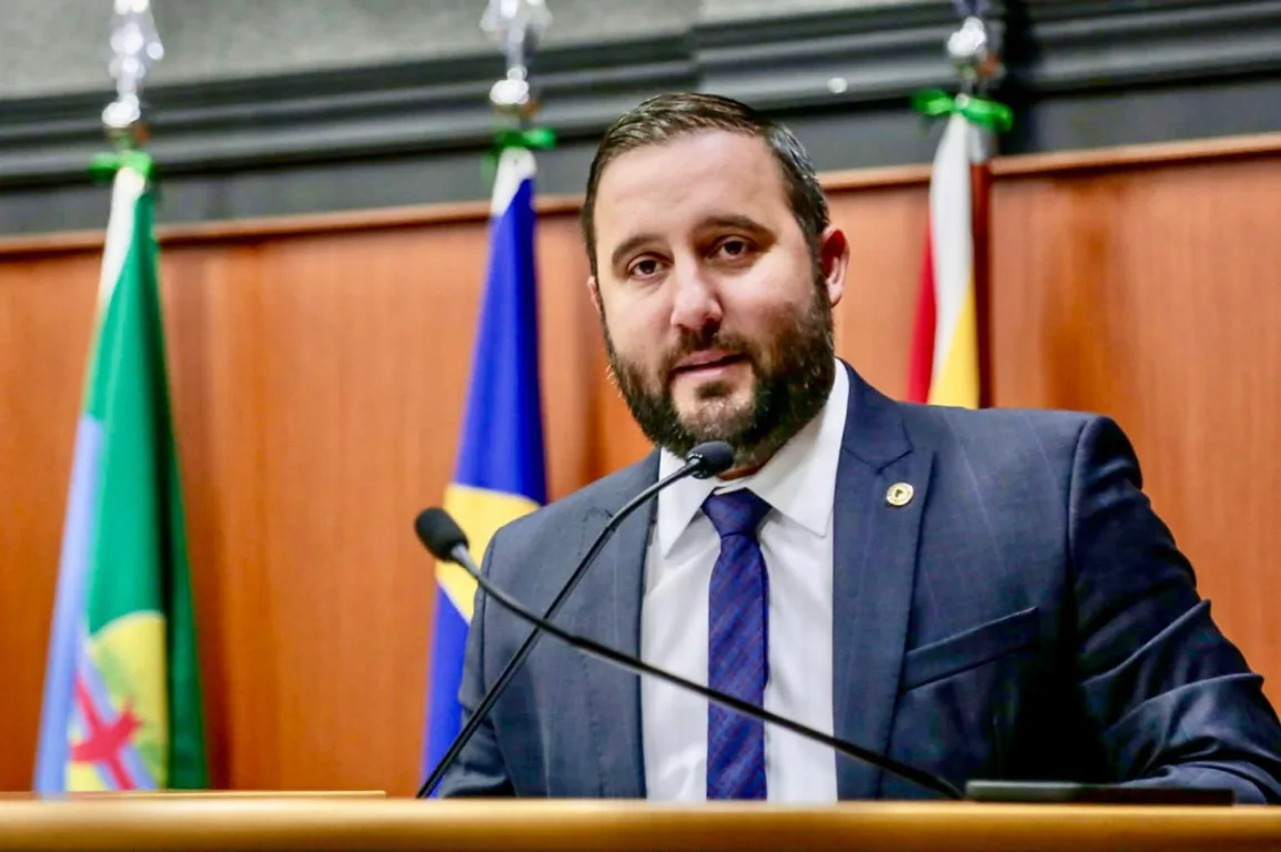 Roraima garante aposentadoria antecipada para mulheres na Polícia Civil com PEC de autoria de Renato Silva