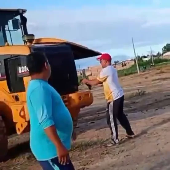 Disparos foram gravados em vídeo por uma criança (Foto: Reprodução)