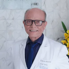 O médico Marcos Albuquerque é especialista em obstetrícia e radiologia, e atua na medicina roraimense há mais de 40 anos. Foto: reprodução/Instagram 