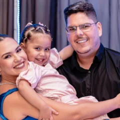 Anderson Costa com a esposa e a filha do casal - Foto: Arquivo Pessoal