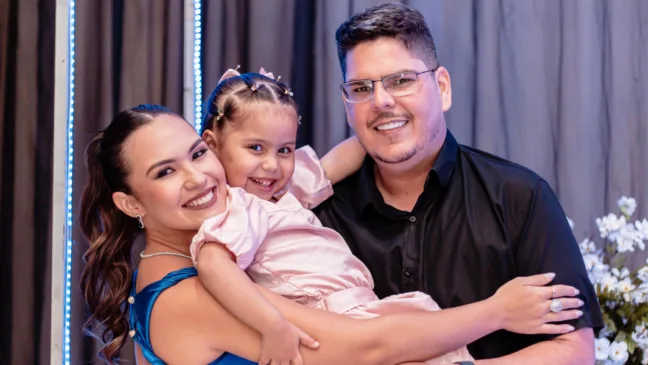 Anderson Costa com a esposa e a filha do casal - Foto: Arquivo Pessoal