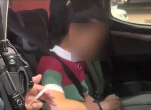 No trajeto à delegacia, os policiais prestaram apoio à mulher com água e alimentos (Foto: Divulgação) 