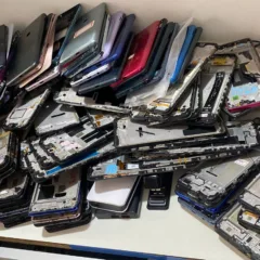 Na ação, 80 itens eletrônicos, 
incluindo celulares, tablets, placas e componentes foram apreendidos (Foto: ASCOM/PCRR) 
