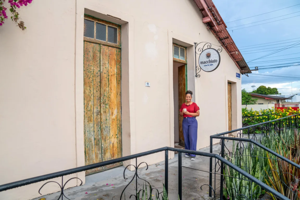 Renata Albuquerque começou com um pequeno ateliê no qual atendia duas pessoas com horário agendado e hoje possui a maior casa de cafés do estado. (Foto: William Roth)