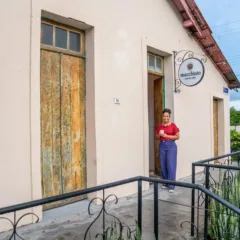 Renata Albuquerque começou com um pequeno ateliê no qual atendia duas pessoas com horário agendado e hoje possui a maior casa de cafés do estado. (Foto: Willian Roth)