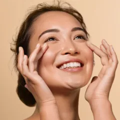 O termo “real skin makeup” (maquiagem de pele real) já soma milhões de visualizações em vídeos curtos e tutoriais (Foto: Divulgação)