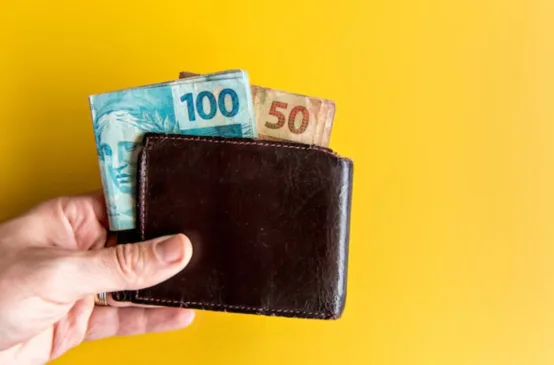 O levantamento revela que 59% dos brasileiros com renda de até dois salários mínimos pretendem gastar mais neste ano (Foto Divulgação)