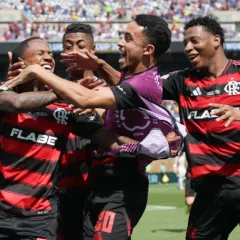 Jogadores do Flamengo celebram gol contra o Chelsea (Foto: Gilvan de Souza/Flamengo)